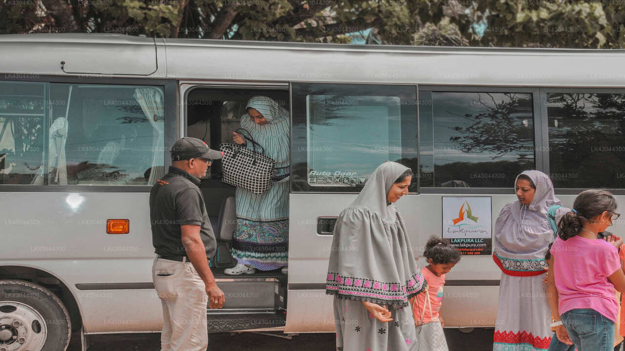 Transfer between Colombo (CMB) Airport and Last House, Tangalle