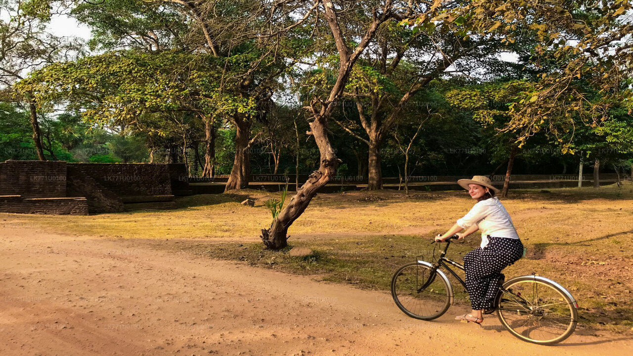 폴론나루와에서 출발하는 고대 유적지 자전거 여행