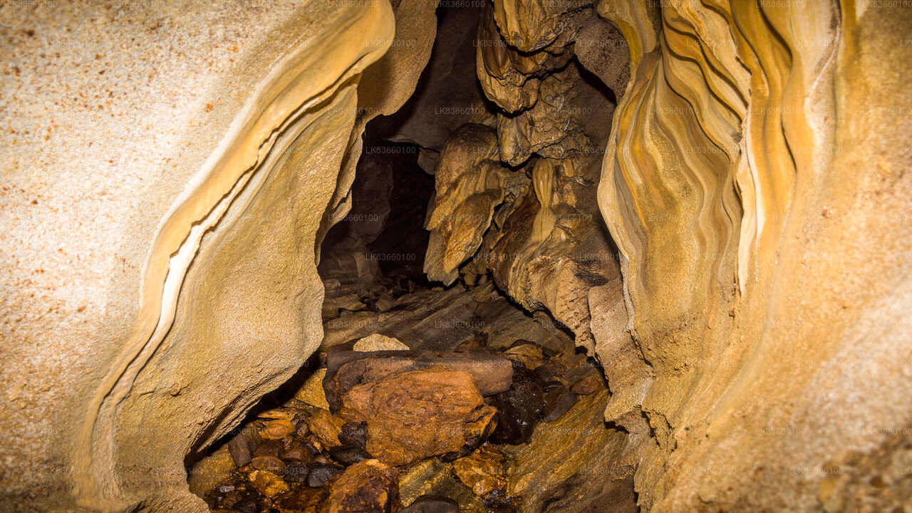 라비니아 산에서 파닐라 동굴 탐방하기